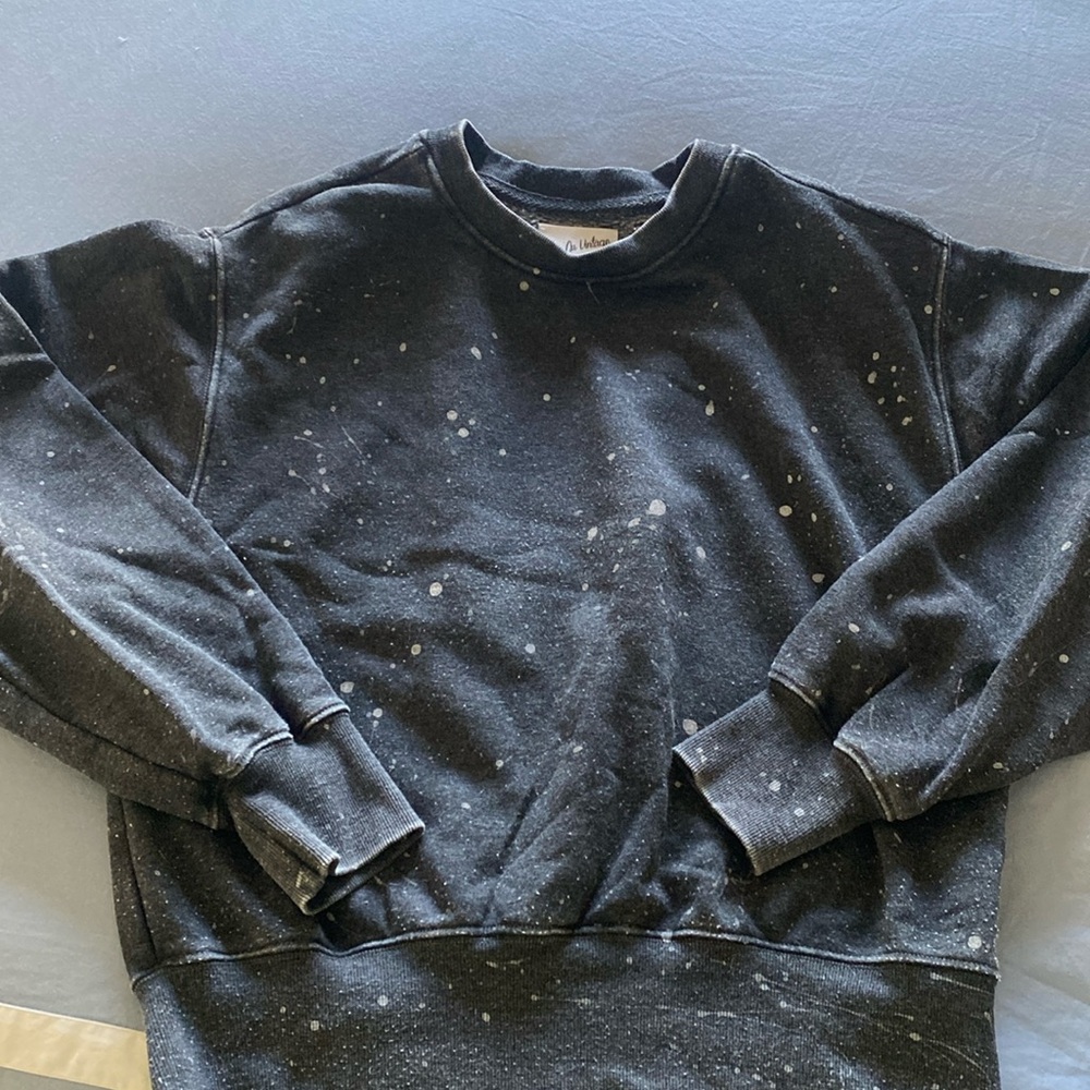 Awesome, gray super soft splatter paint sweatshirt